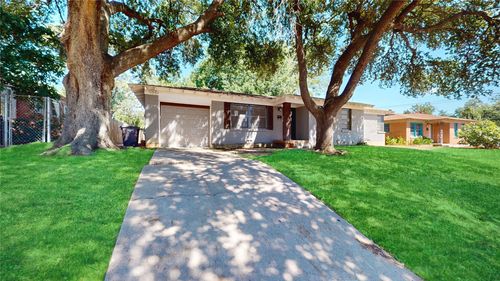 6833 Norma St, Fort Worth, TX, 76112-5616 | Card Image
