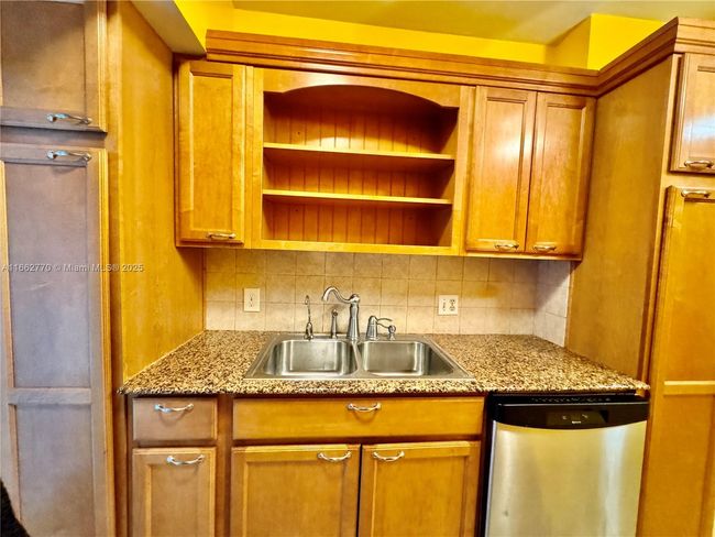 APT-506 - 4330 Hillcrest Dr, Condo with 1 bedrooms, 2 bathrooms and null parking in Hollywood FL | Image 10