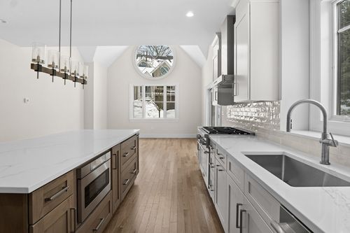 17-17 Courtyard Pl, Reading, MA, 01867-4606 | Card Image