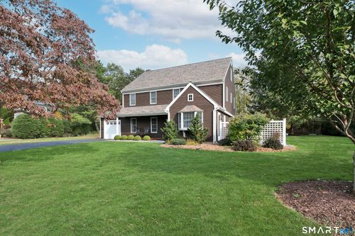28 Brook Rd, Trumbull, CT, 06611-2823 | Card Image