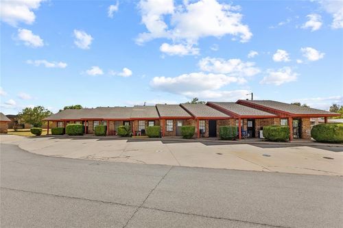 404 S 23rd Street, Clinton, OK, 73601 | Card Image