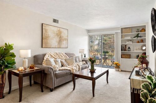 apt-2-4-176 Maple Ave, Rutland, MA, 01543-1328 | Card Image