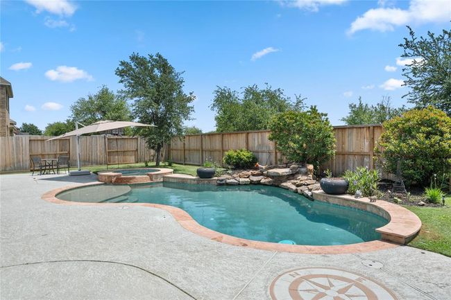 Luxurious pool and spa with recently replaced pump. | Image 39