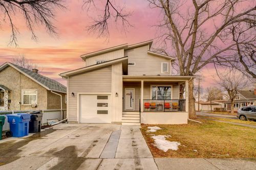 624 19 St N, Lethbridge, AB, T1H3K9 | Card Image