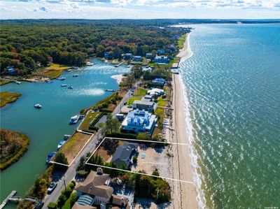 21 E Shore Drive, House other with 3 bedrooms, 2 bathrooms and null parking in Southampton NY | Image 1