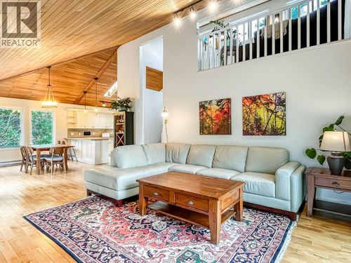 442 Clifton Rd N, Kelowna, BC, V1V1H1 | Card Image