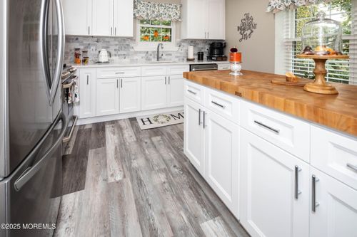 129 Dumbarton Hill Ct, Aberdeen, NJ, 07747-1864 | Card Image