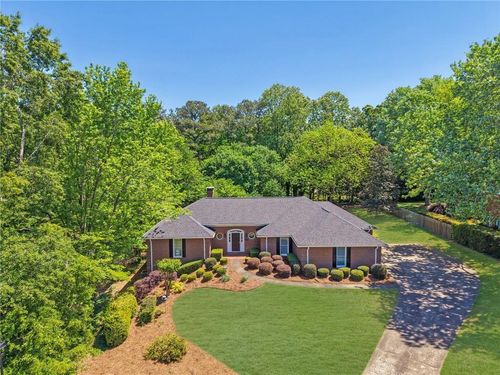 205 Saddle Creek Dr, Roswell, GA, 30076-1097 | Card Image