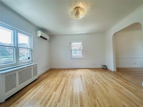 7612 175th St, Fresh Meadows, NY, 11366-1510 | Card Image
