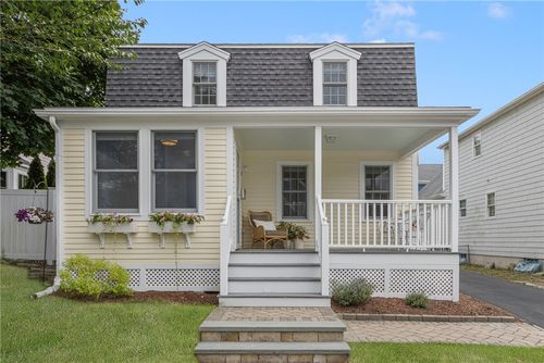 28 Wilbur Ave, Newport, RI, 02840-2226 | Card Image