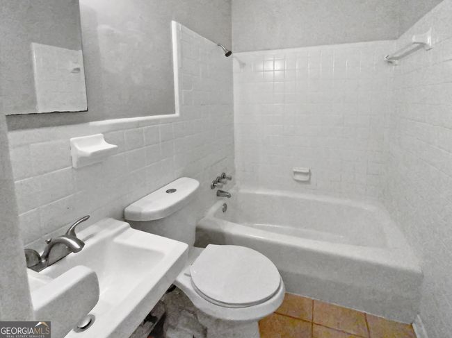 1046 Fox St Se, House other with 3 bedrooms, 2 bathrooms and 2 parking in Conyers GA | Image 5