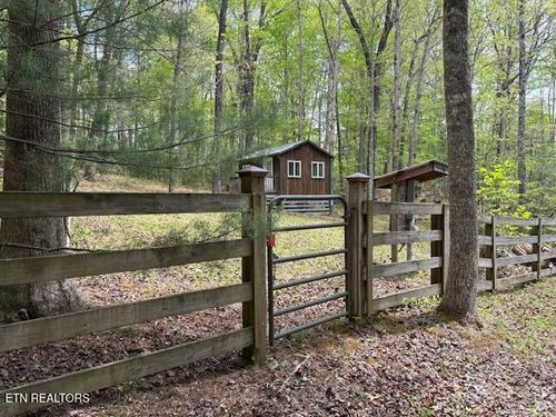 500 Spruce Creek Dr, Jamestown, TN, 38556-6806 | Card Image