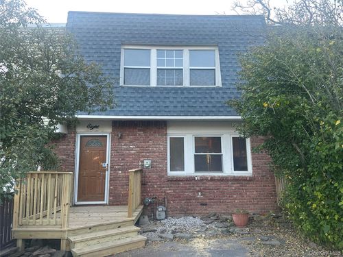 8 Patio Rd, Middletown, NY, 10941-1619 | Card Image