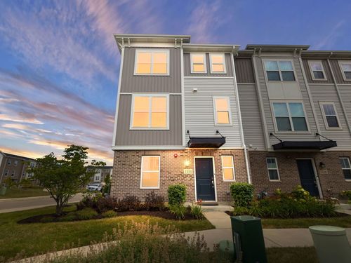 1534 Slade Way, Des Plaines, IL, 60018 | Card Image
