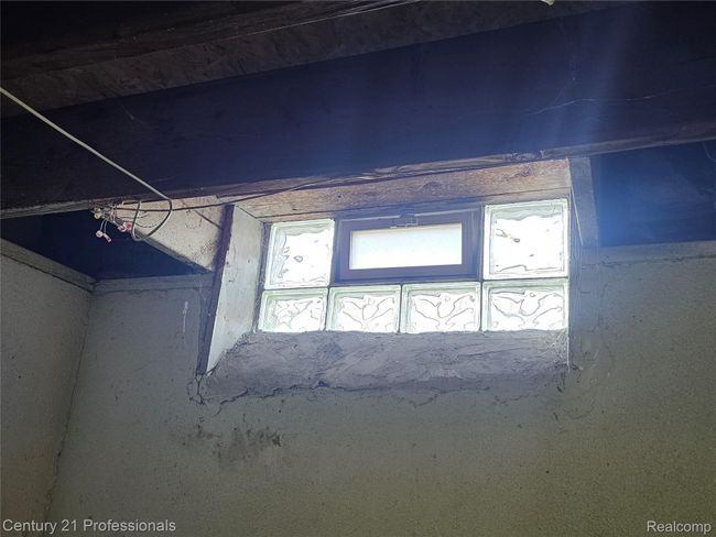 VENTED GLASS BLOCK | Image 35