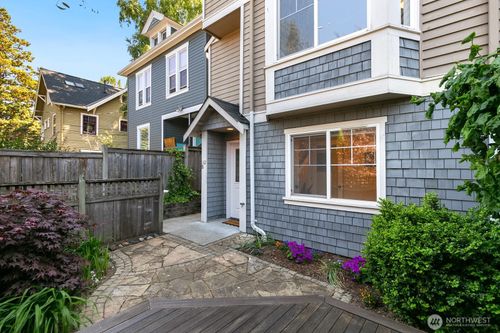 162 15th Ave, Seattle, WA, 98122 | Card Image