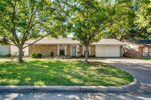 2424 Homewood Trail, Arlington, TX, 76015 | Card Image