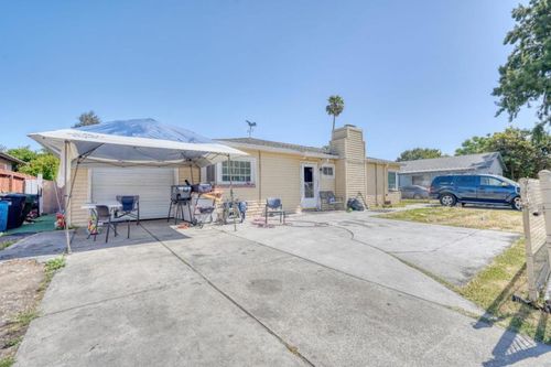 1125 Garden St, East Palo Alto, CA, 94303-1751 | Card Image