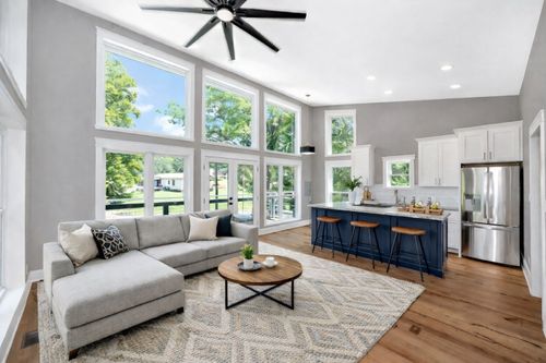 320 Park St, Pulaski, TN, 38478-2516 | Card Image