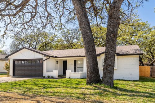 3915 Firethorn Dr, Arlington, TX, 76017-4613 | Card Image