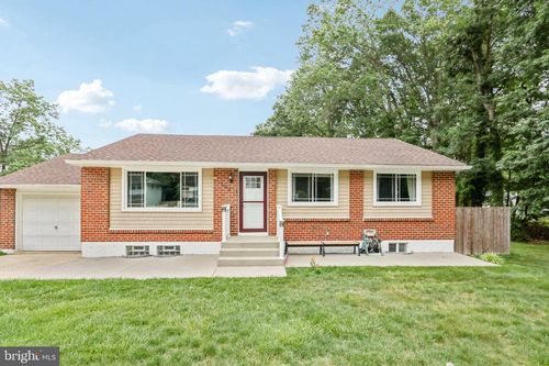 102 Woodshade Dr, Newark, DE, 19702-1422 | Card Image