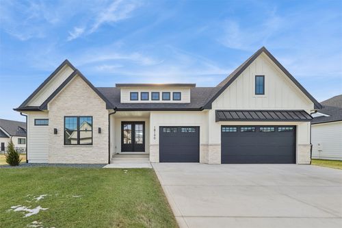 18190 Hidden Knl, Clive, IA, 50325-6404 | Card Image