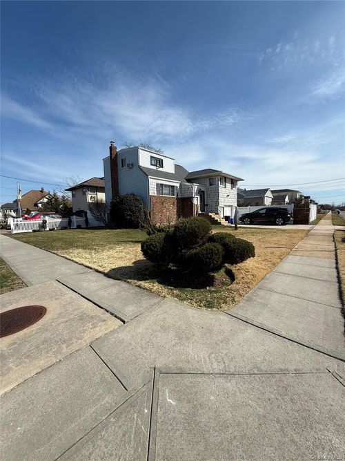 433 Miller Ave, Freeport, NY, 11520-6114 | Card Image