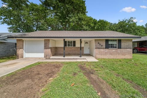 920 Crestview St, Ada, OK, 74820-2855 | Card Image