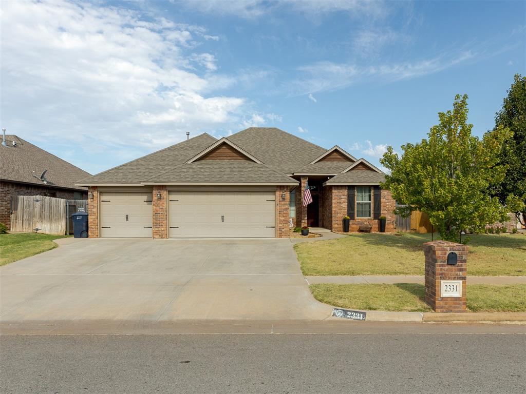 Coles Creek Ln, Yukon, OK 73099