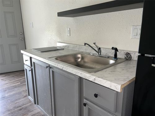 3-201 Eastwood St, Houston, TX, 77011-3012 | Card Image