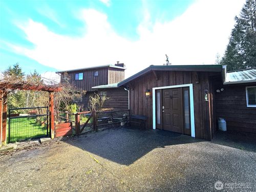 105 Strawberry Hill Rd, Elma, WA, 98541-9334 | Card Image