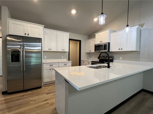 817 Prairie View Dr, Condo with 4 bedrooms, 3 bathrooms and null parking in West Branch IA | Image 5