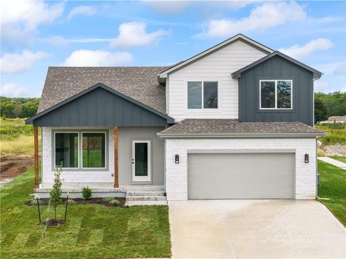 2200 Se Oak Ridge Dr, Oak Grove, MO, 64075-9495 | Card Image