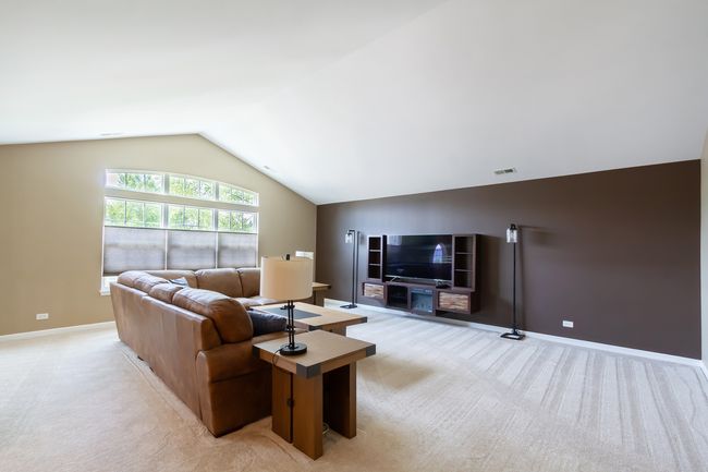 2746 - 2746 Acorn Ct, Condo with 2 bedrooms, 2 bathrooms and 2 parking in West Dundee IL | Image 5