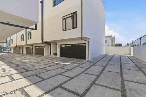 6511 N Contour Ln, North Hollywood, CA, 91606-1587 | Card Image