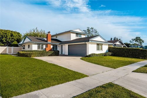 17588 Santa Paula Cir, Fountain Valley, CA, 92708-4328 | Card Image