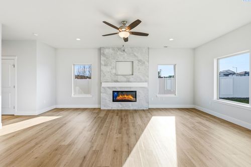 7681 Grapevine Ct, West Richland, WA, 99353-5587 | Card Image