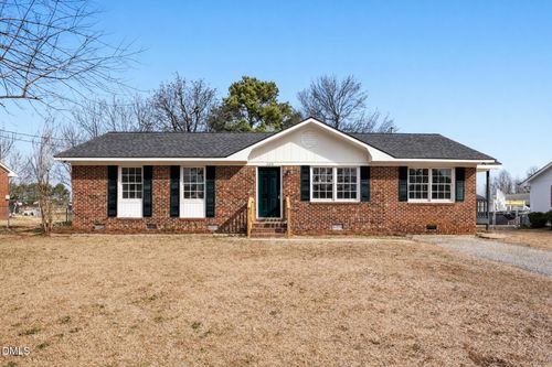 1120 W Pope St, Benson, NC, 27504-9790 | Card Image