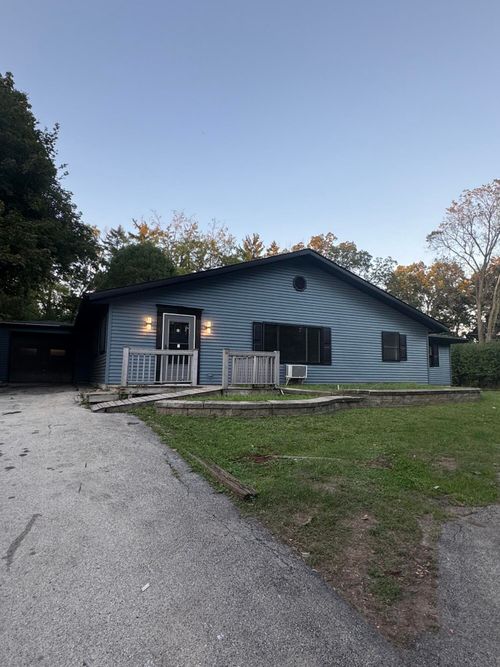 13010 W Honey Ln, New Berlin, WI, 53151-2657 | Card Image