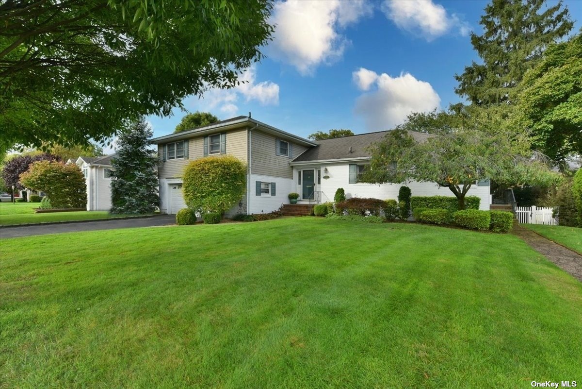 Lee Rd, Garden City, NY 11530
