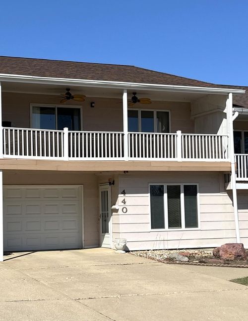 440 6th Ave S, Windom, MN, 56101-1827 | Card Image