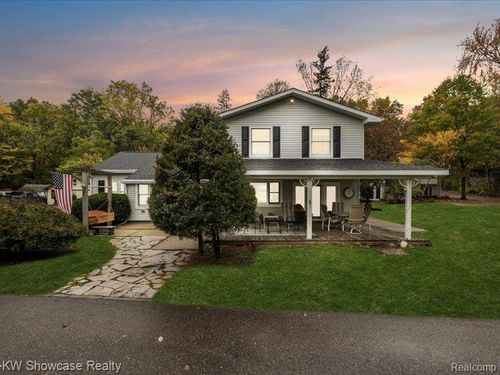 612 Sunrise Park St, Howell, MI, 48843-8596 | Card Image