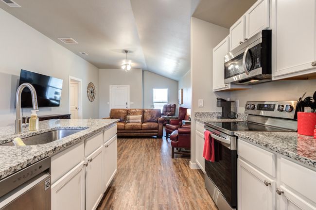 404 E 31 St St, House other with 3 bedrooms, 2 bathrooms and null parking in Wolfforth TX | Image 15
