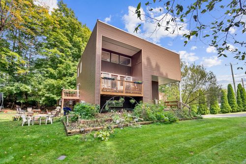 123 Allen Ave, Meriden, CT, 06451-3602 | Card Image