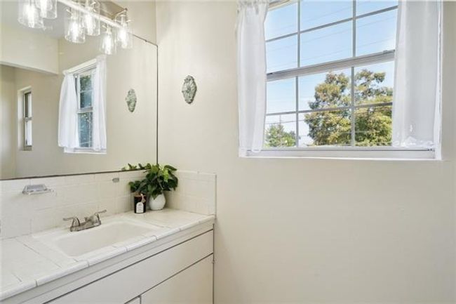 Primary Bathroom | Image 11