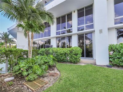 105 - 16385 Biscayne Blvd, Townhouse with 3 bedrooms, 4 bathrooms and null parking in North Miami Beach FL | Image 1