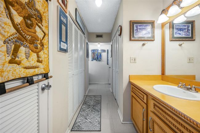 APT-1202 - 1400 S Ocean Dr, Condo with 2 bedrooms, 2 bathrooms and null parking in Hollywood FL | Image 25