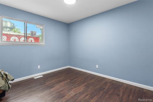 20038 Santa Rosa Dr, Detroit, MI, 48221-1286 | Card Image