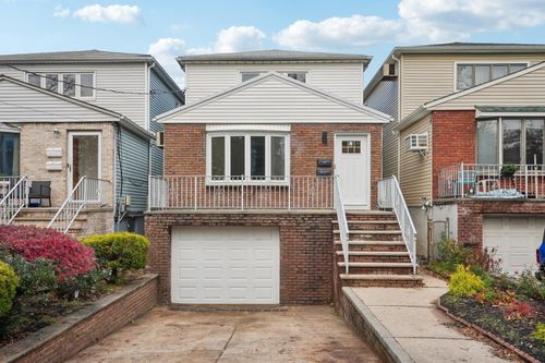 43 Edwards Ct, Bayonne, NJ, 07002-1323 | Card Image