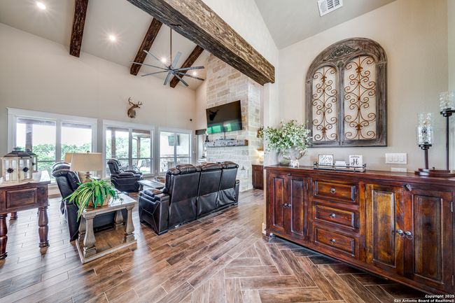 895 Private Road 1742, House other with 4 bedrooms, 5 bathrooms and null parking in Mico TX | Image 5